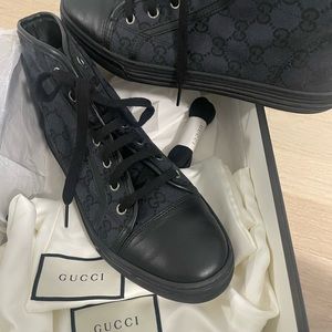 Gucci women’s high top size 8 1/2. Worn only twice still practically new.